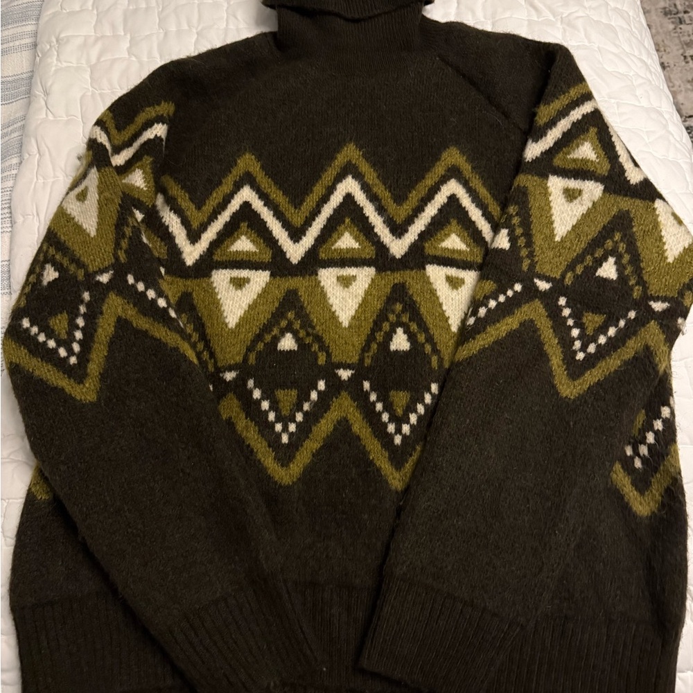 Banana Republic Olive and Cream Turtleneck Sweater